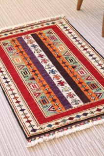 トルコ芸術専門店イスタンブールバザール 手織り 絨毯 (Page 1)